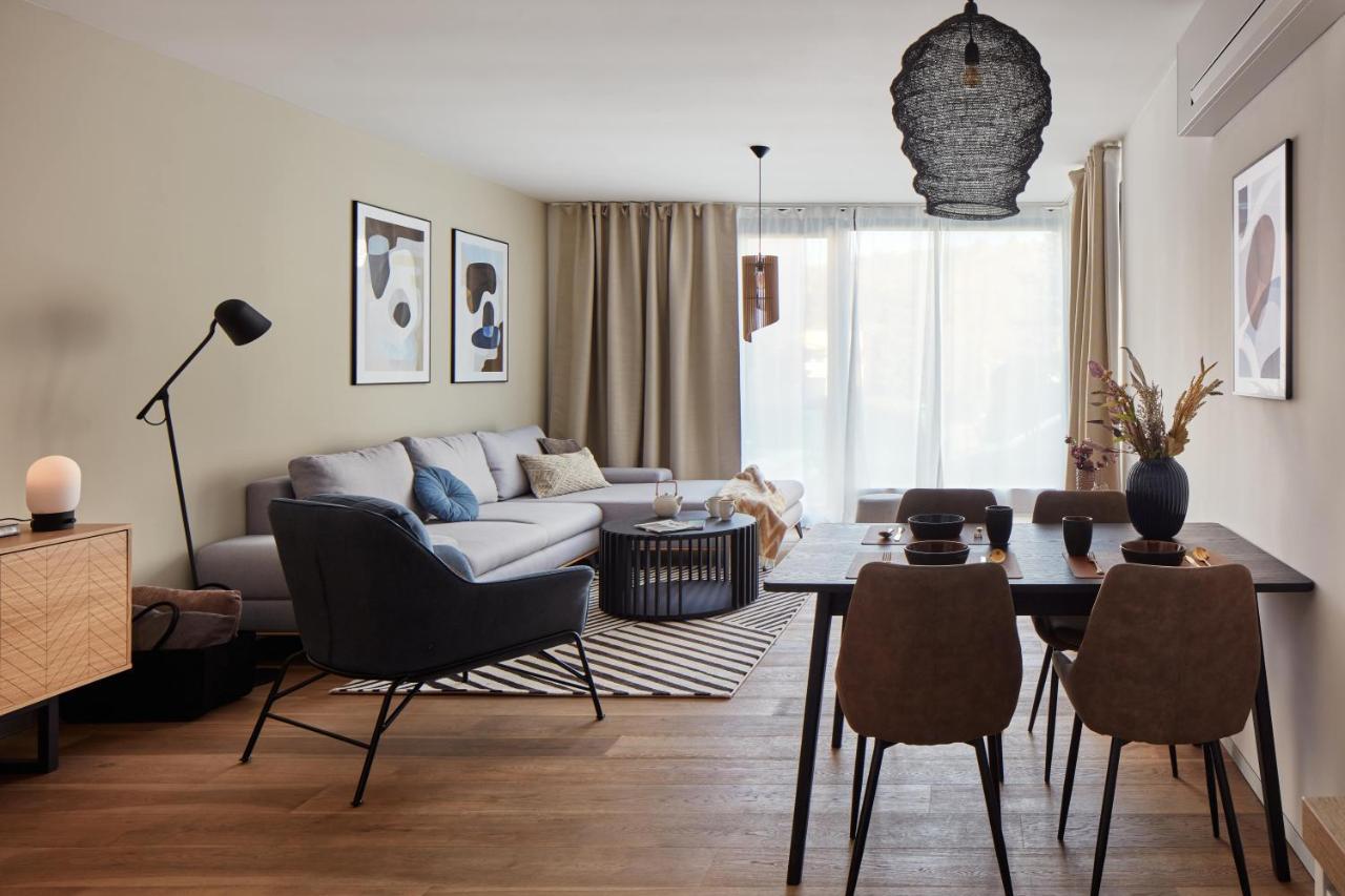 Prague Days - Stylish Apartments With Terrace - Parking - Quiet Area المظهر الخارجي الصورة